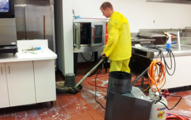 Deep Degreasing of Kitchen Equipment: The Guide to a Profitable Kitchen